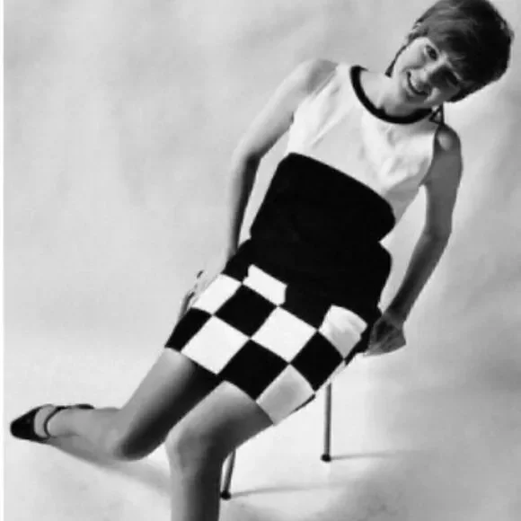 "Esc 'e la v" B&W Checker Mod 60s Style Mini Skirt - Picture 13 of 14